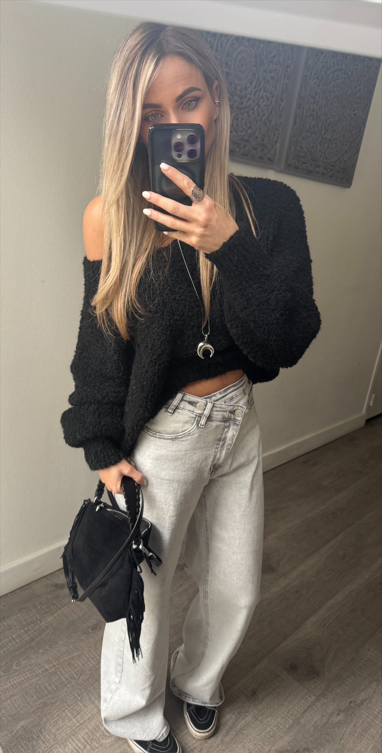 Ava off shoulder sweater black